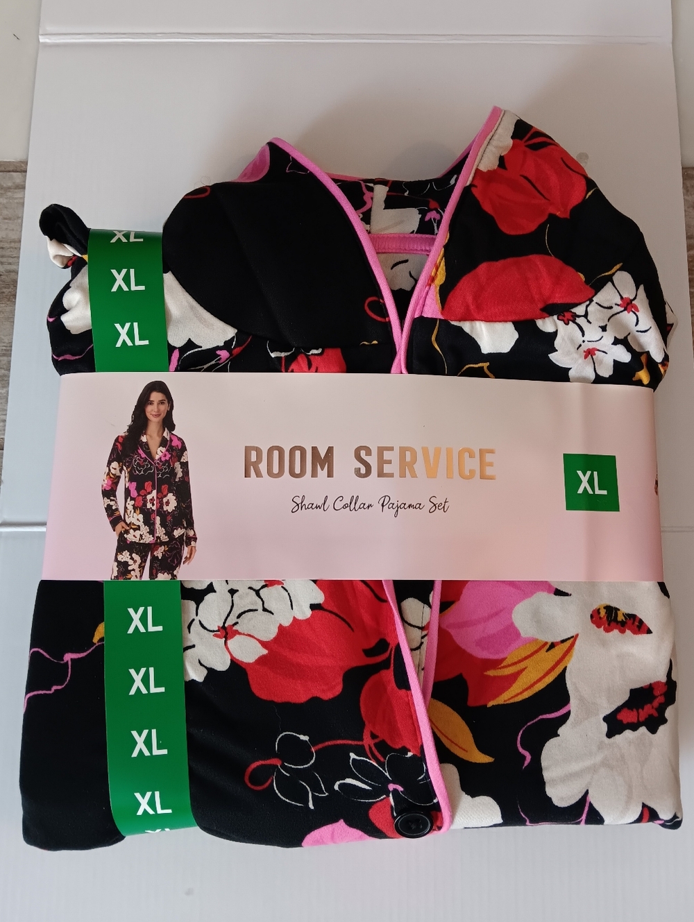 Room Service Women's Two Piece Floral Pajama Set NWT - Picture 3 of 9